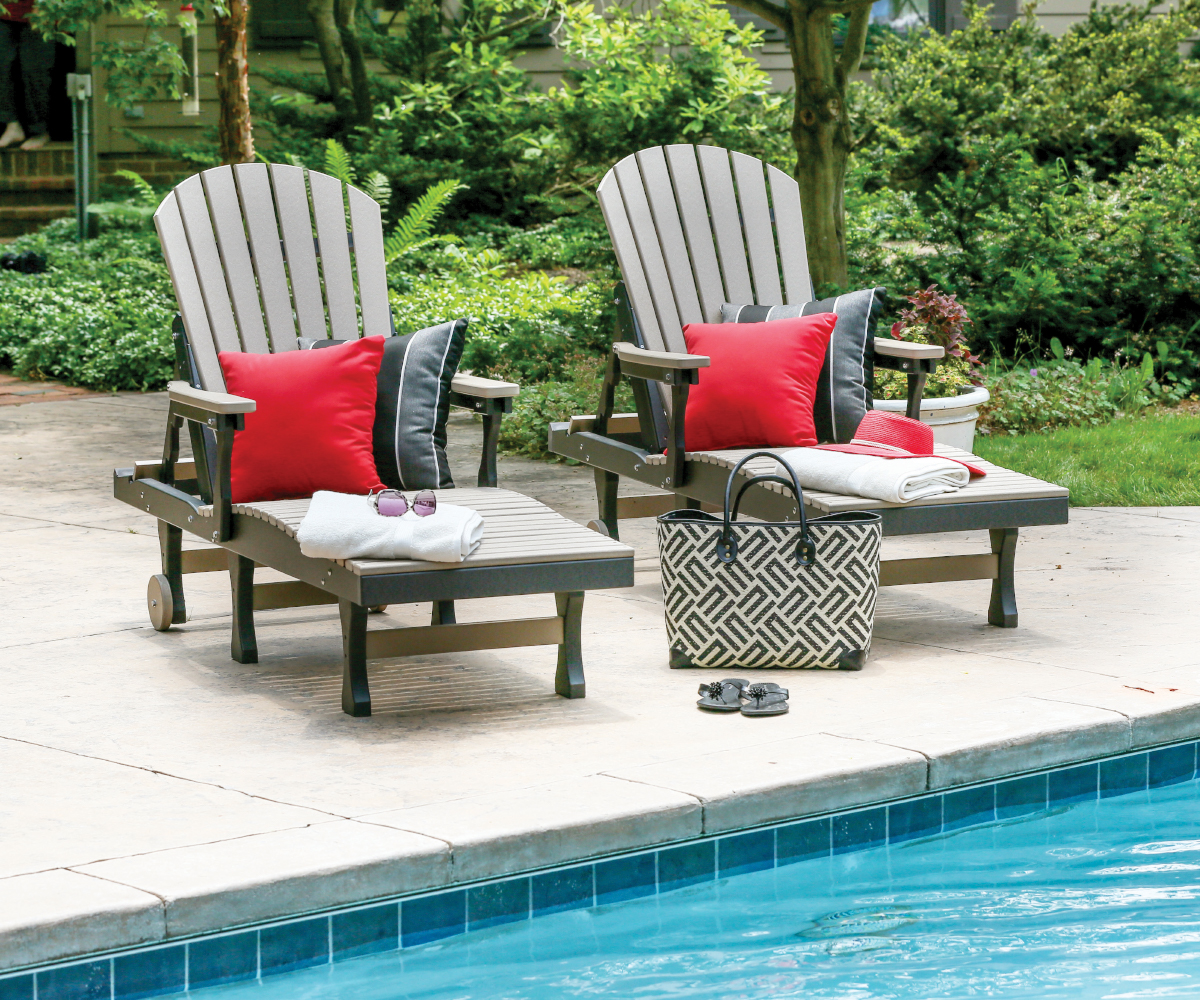 Comfo-Back-Chaise-Lounge-Light-Gray-on-Black